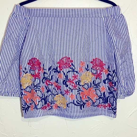 Romeo & Juliet Off shoulder Embroidered Blouse Blue Sz Small - Picture 2 of 5